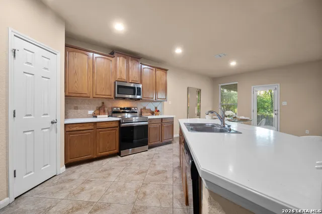1008 Magellan Windcrest, TX 78239