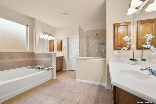 1008 Magellan Windcrest, TX 78239