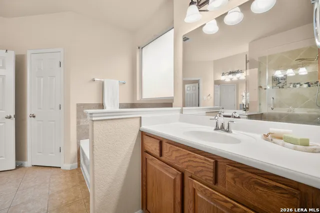 1008 Magellan Windcrest, TX 78239
