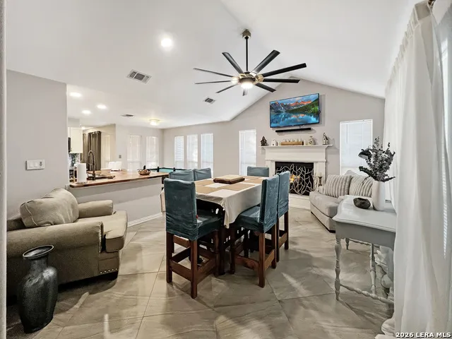 1103 Hidalgo St Crystal City, TX 78839
