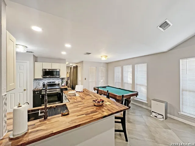 1103 Hidalgo St Crystal City, TX 78839