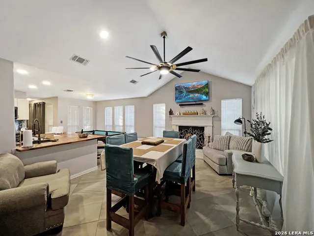 1103 Hidalgo St Crystal City, TX 78839