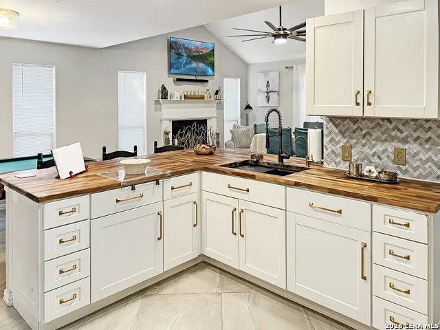 1103 Hidalgo St Crystal City, TX 78839