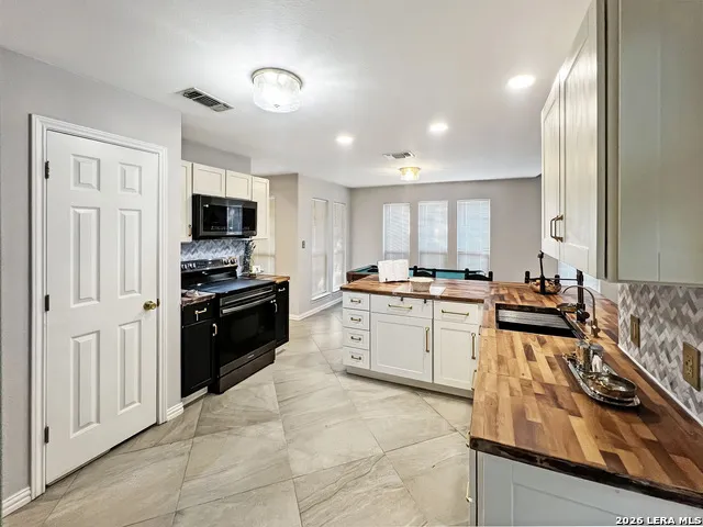 1103 Hidalgo St Crystal City, TX 78839