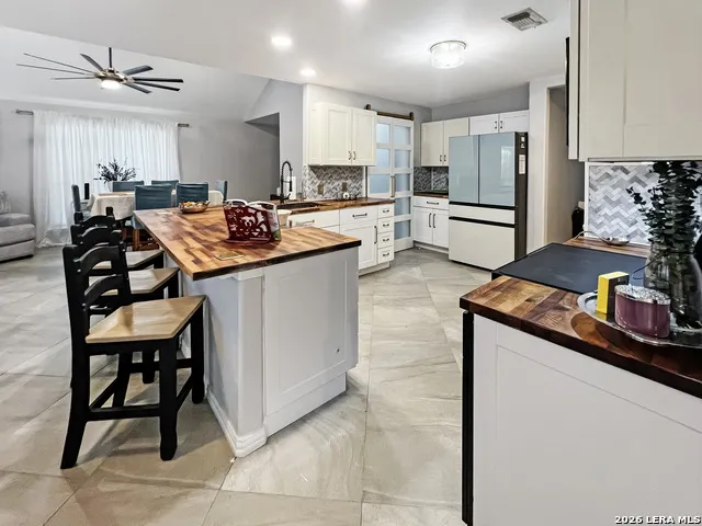 1103 Hidalgo St Crystal City, TX 78839