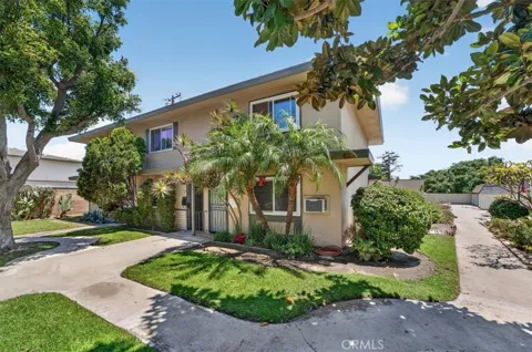 8788 Valley View #C