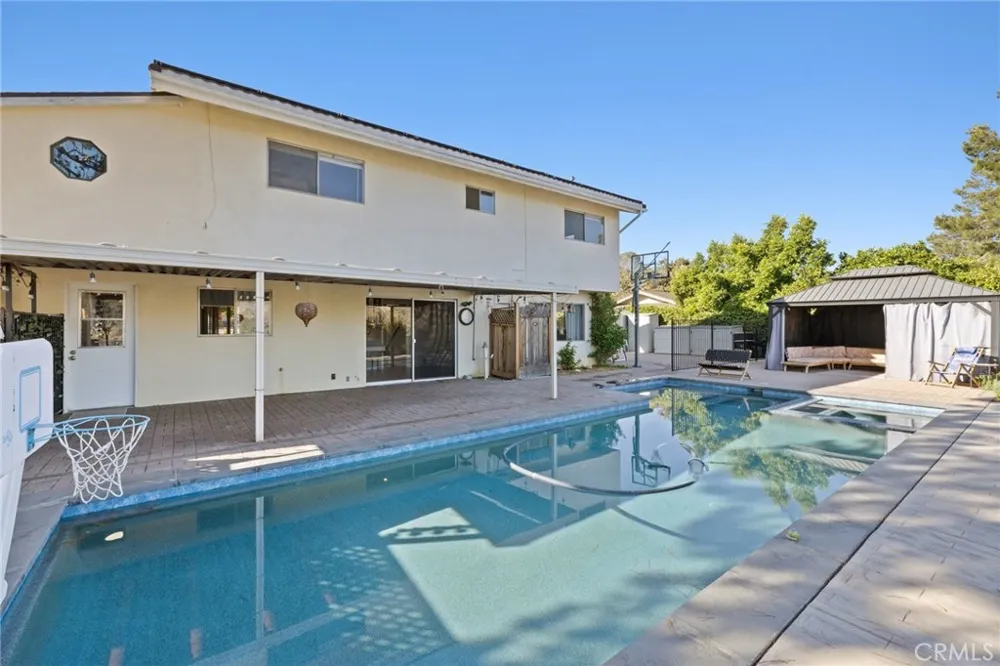 468 E View Santa Paula, CA 93060