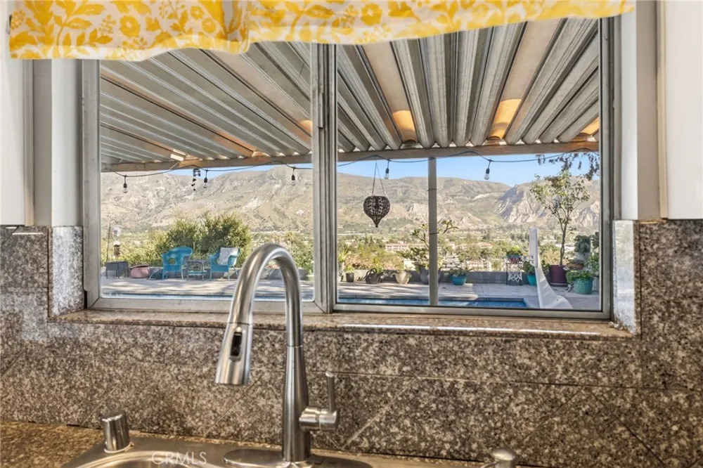 468 E View Santa Paula, CA 93060