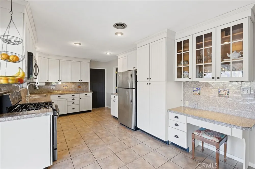 468 E View Santa Paula, CA 93060