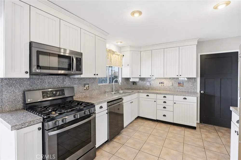 468 E View Santa Paula, CA 93060