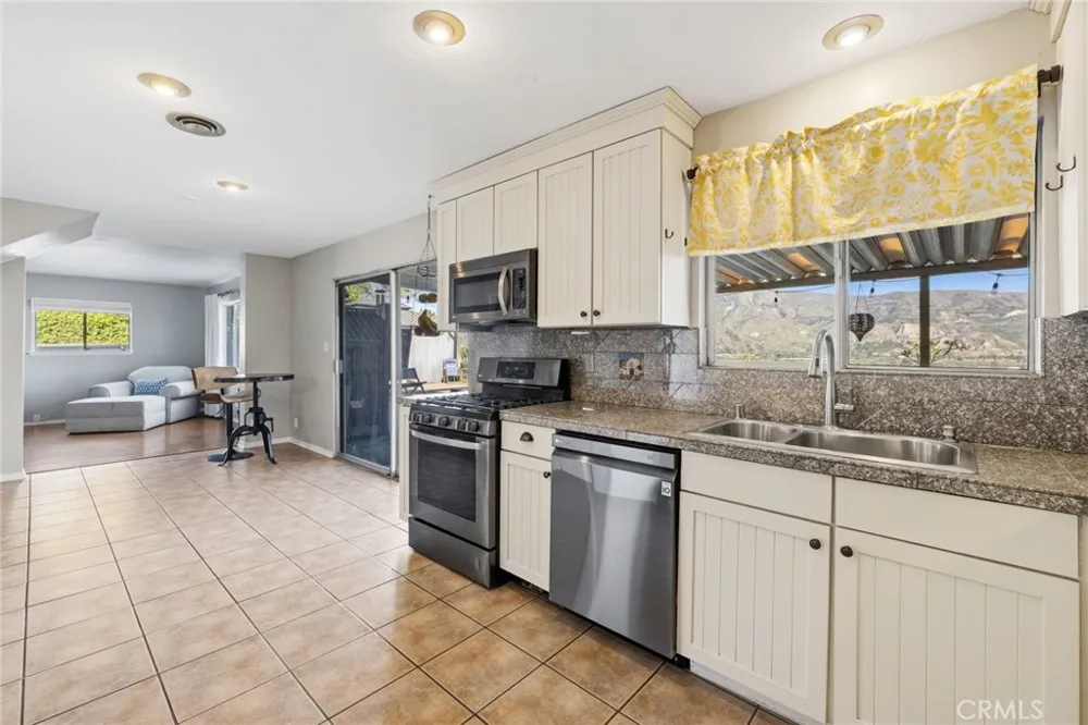 468 E View Santa Paula, CA 93060