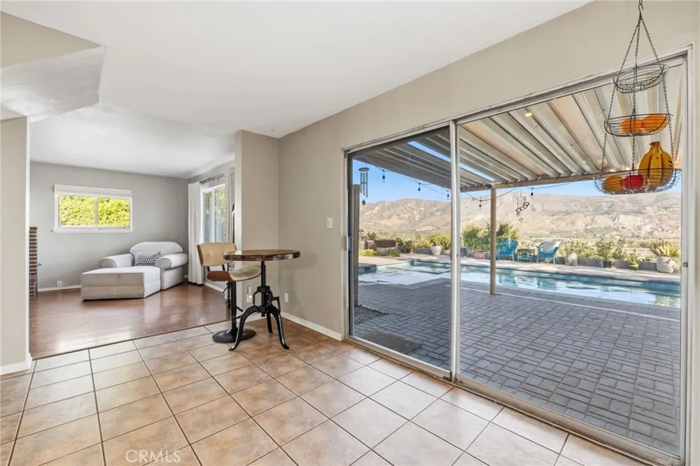 468 E View Santa Paula, CA 93060