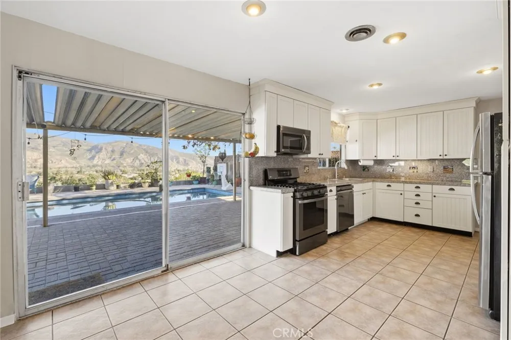 468 E View Santa Paula, CA 93060