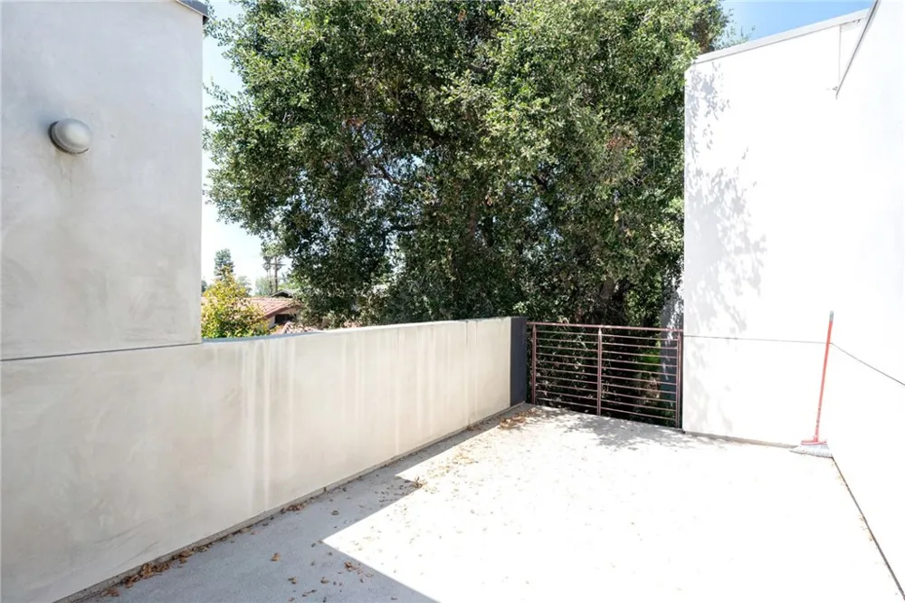 319 Camillo Road Sierra Madre, CA 91024