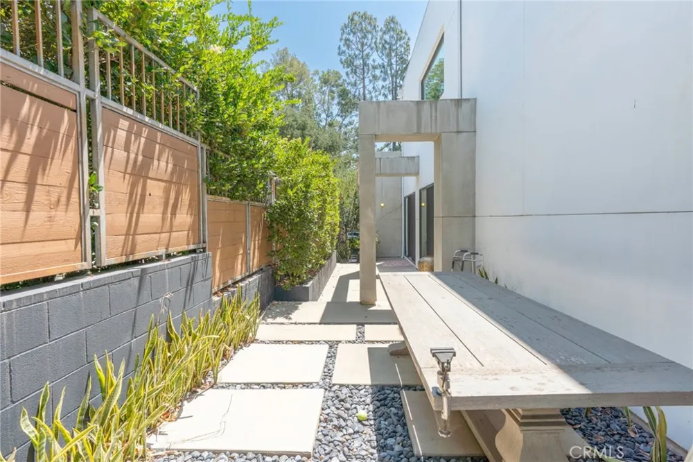 319 Camillo Road Sierra Madre, CA 91024