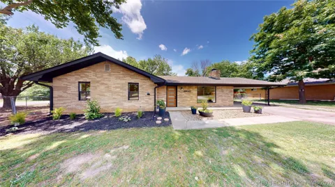 2600 Woodland