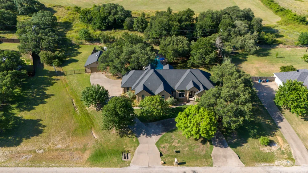 182 Lakeview Drive Aledo, TX 76008