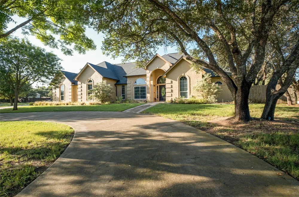 182 Lakeview Drive Aledo, TX 76008