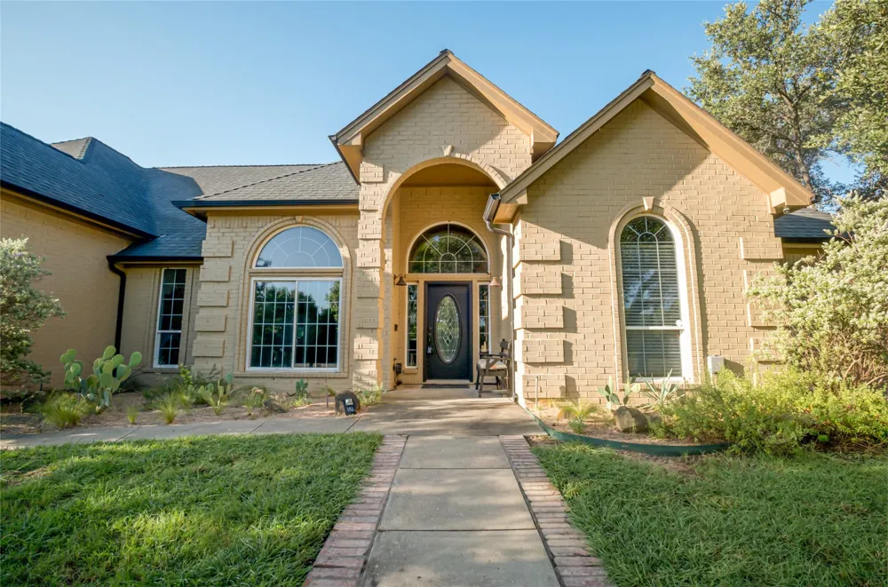 182 Lakeview Drive Aledo, TX 76008