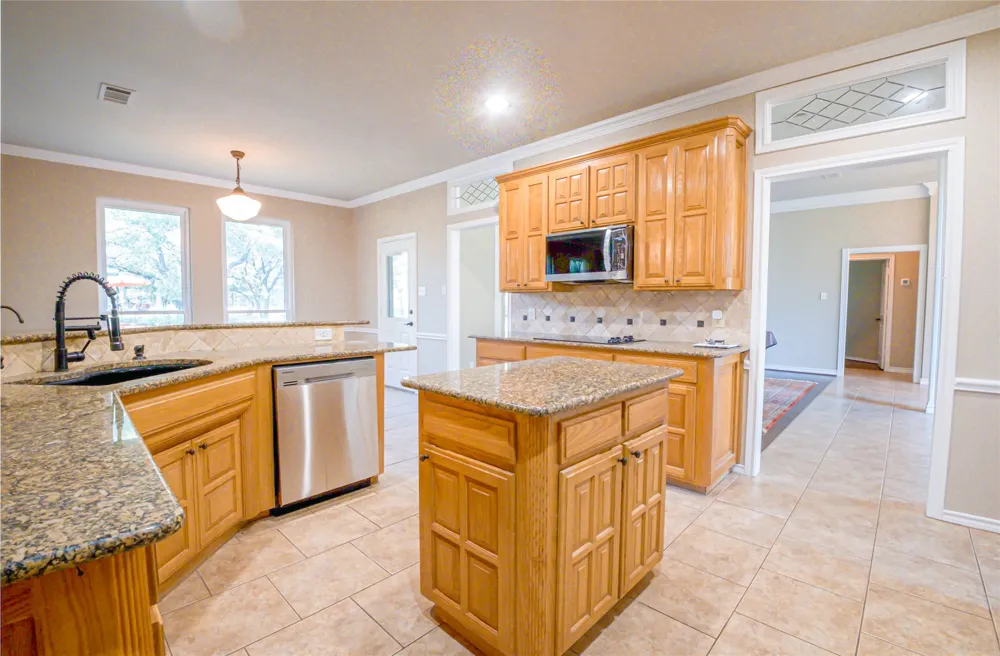 182 Lakeview Drive Aledo, TX 76008