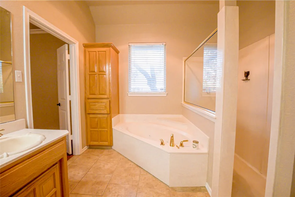 182 Lakeview Drive Aledo, TX 76008