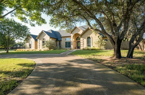 182 Lakeview Drive