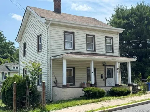 10 Forest Avenue