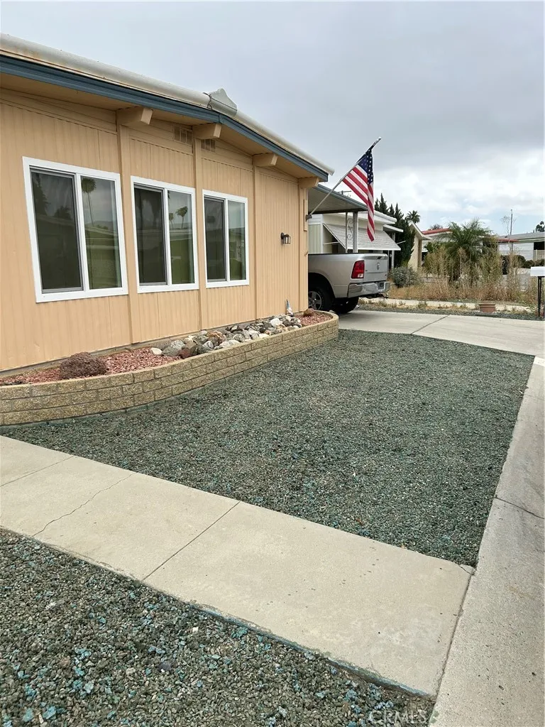 1744 Santiago Hemet, CA 92545