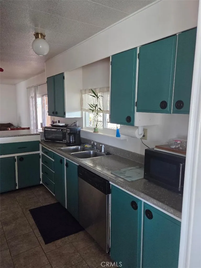 1744 Santiago Hemet, CA 92545