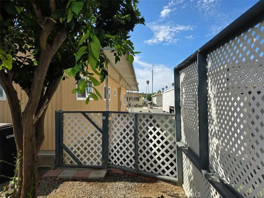 1744 Santiago Hemet, CA 92545