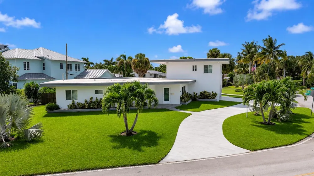 2812 NE 27th Street Lighthouse Point, FL 33064