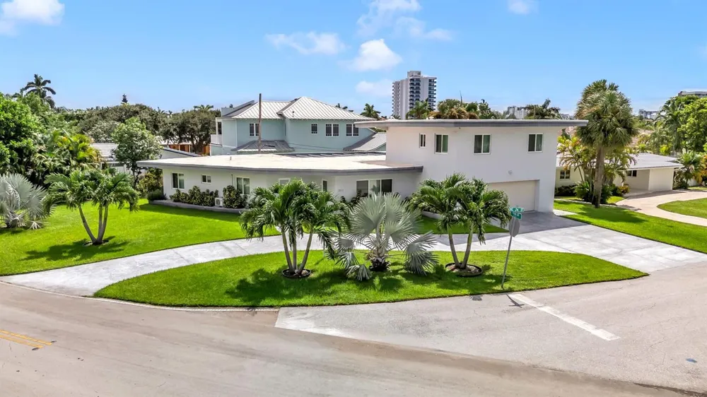 2812 NE 27th Street Lighthouse Point, FL 33064