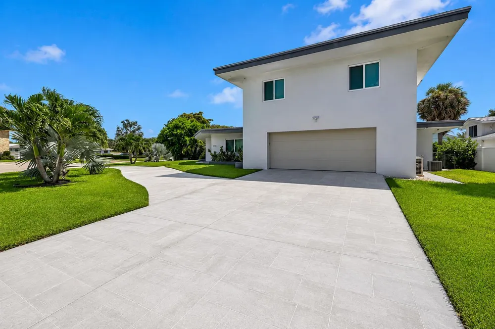 2812 NE 27th Street Lighthouse Point, FL 33064