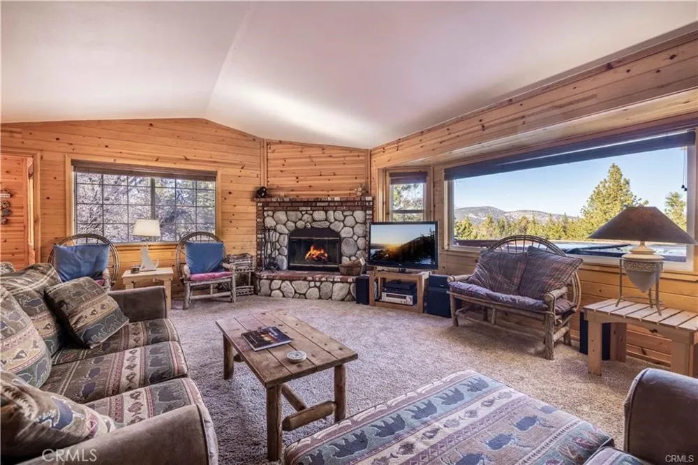 479 Villa Grove Big Bear City, CA 92314
