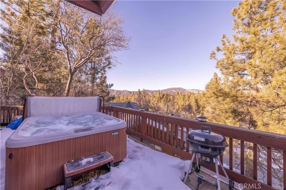 479 Villa Grove Big Bear City, CA 92314