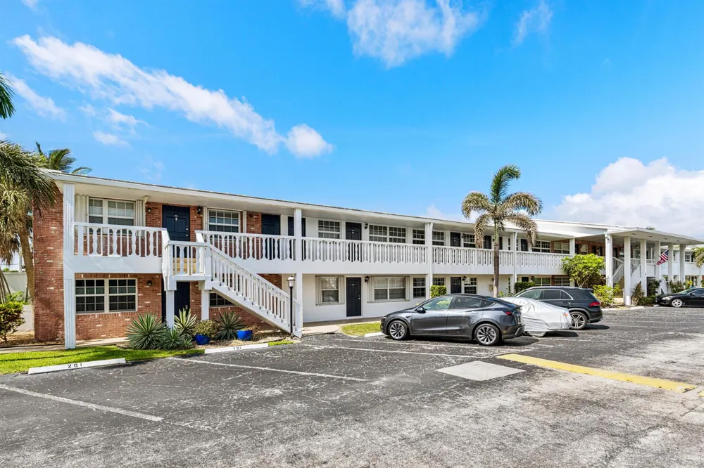 5505 Ocean Boulevard #8-204 Ocean Ridge, FL 33435
