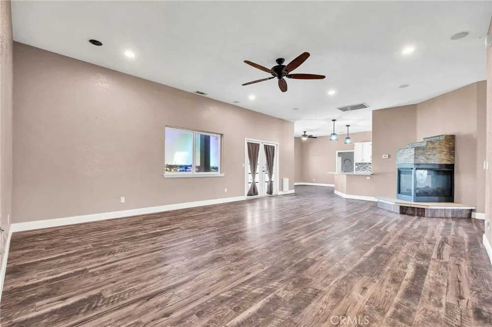 6748 Coriander Oak Hills, CA 92344