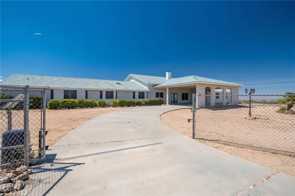 6748 Coriander Oak Hills, CA 92344