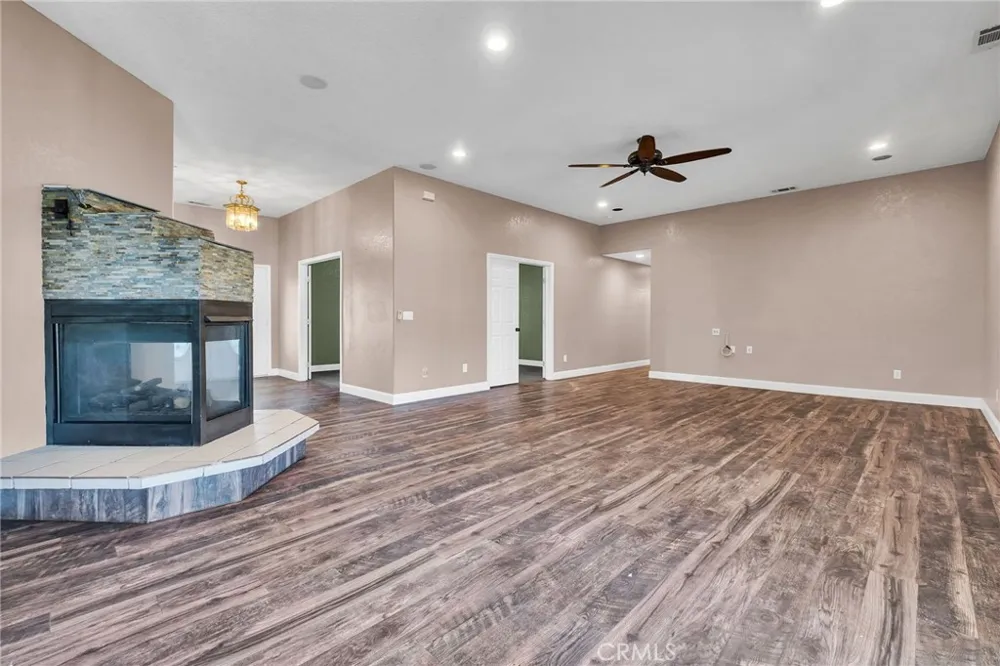 6748 Coriander Oak Hills, CA 92344