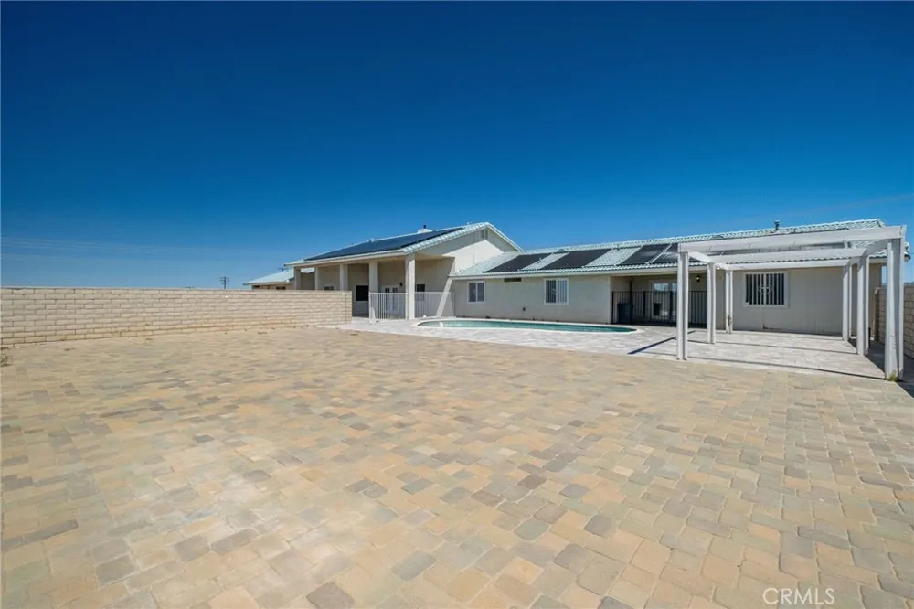 6748 Coriander Oak Hills, CA 92344