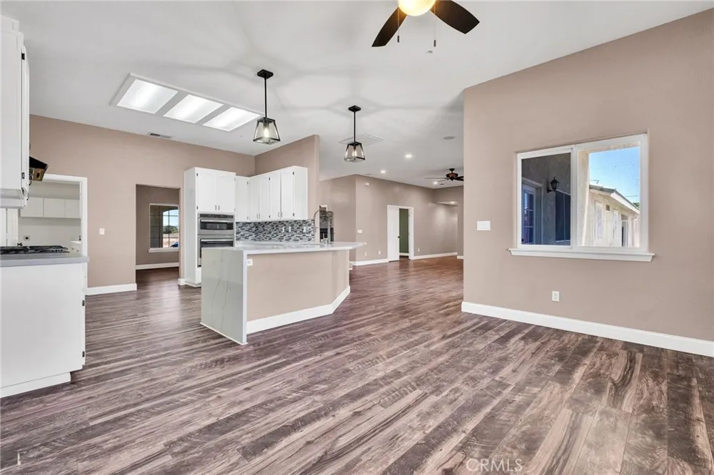 6748 Coriander Oak Hills, CA 92344