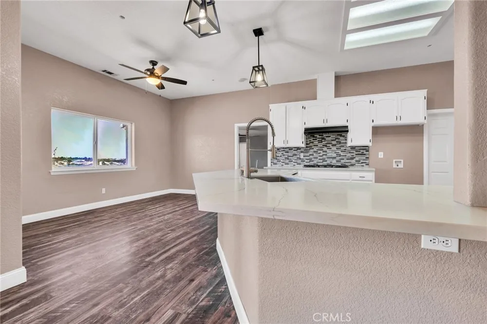 6748 Coriander Oak Hills, CA 92344
