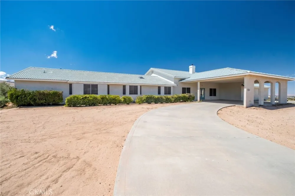6748 Coriander Oak Hills, CA 92344