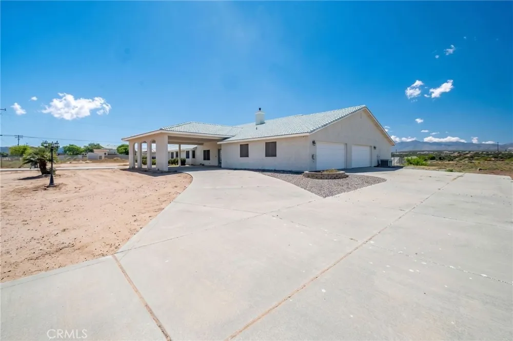 6748 Coriander Oak Hills, CA 92344