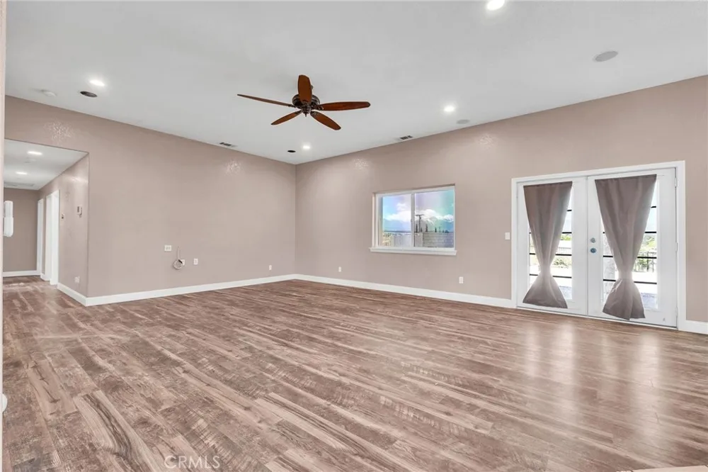 6748 Coriander Oak Hills, CA 92344