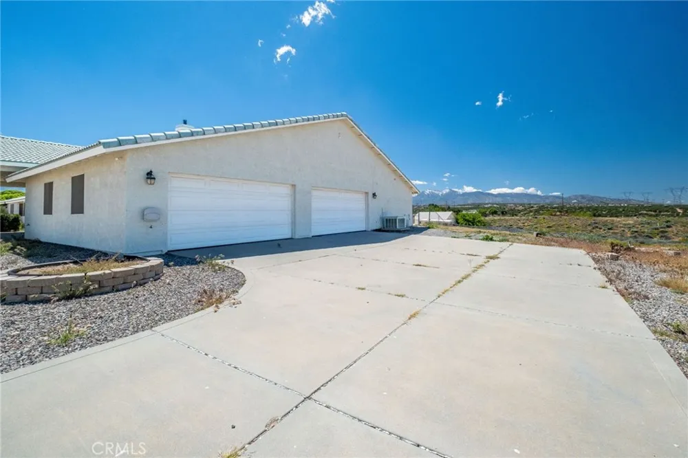6748 Coriander Oak Hills, CA 92344
