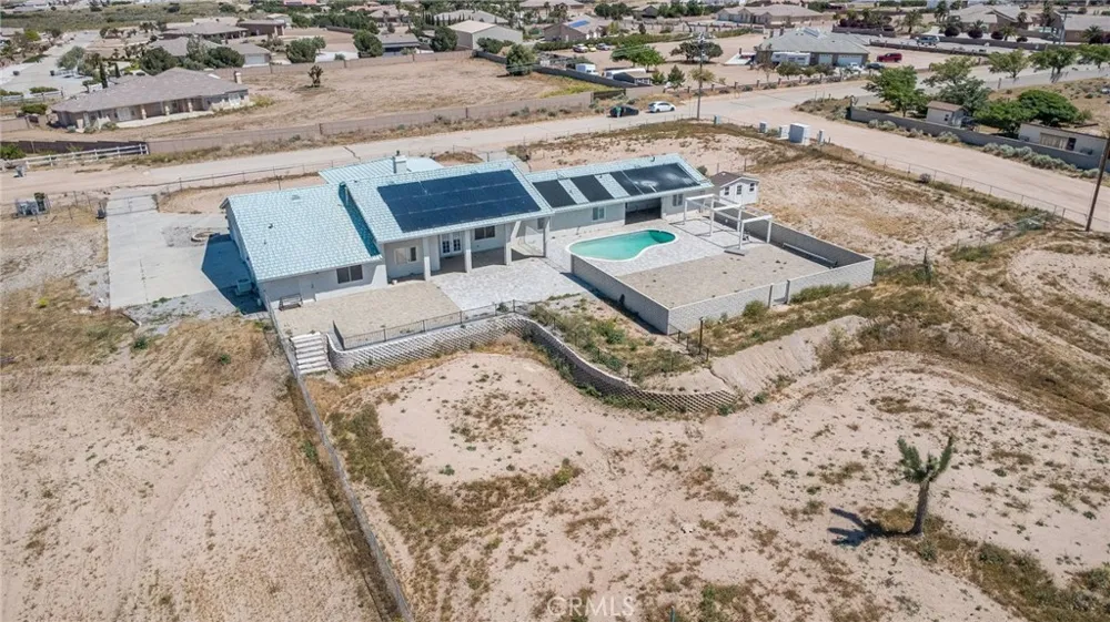 6748 Coriander Oak Hills, CA 92344