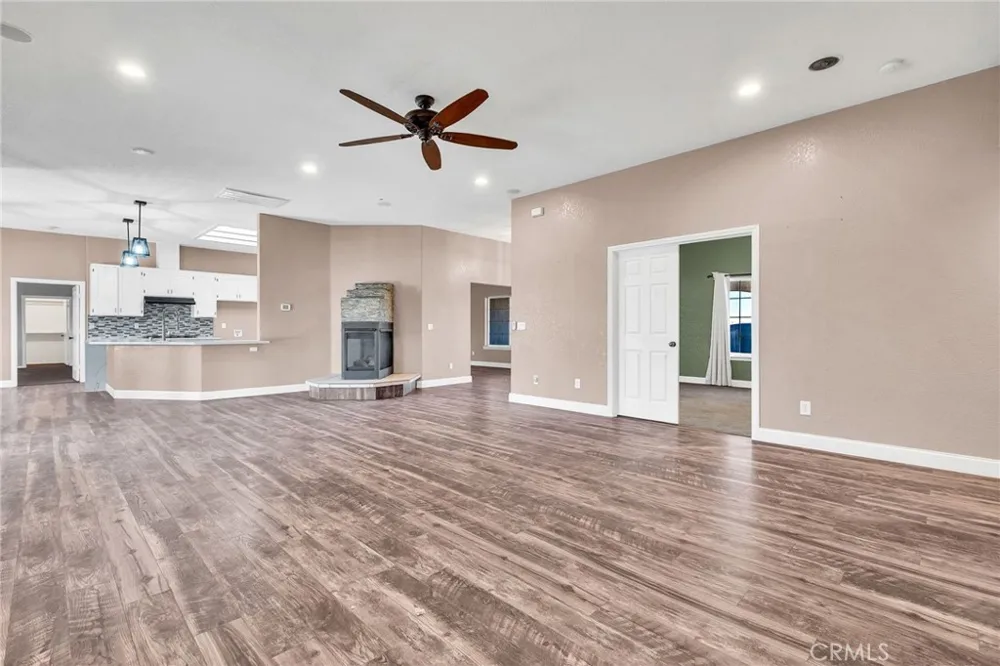 6748 Coriander Oak Hills, CA 92344