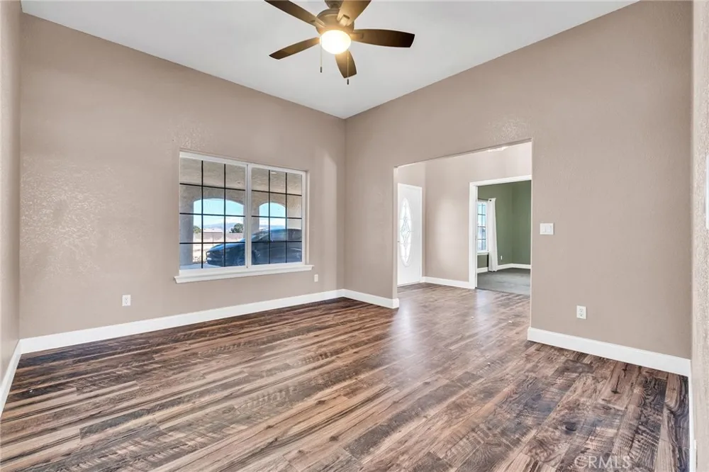 6748 Coriander Oak Hills, CA 92344