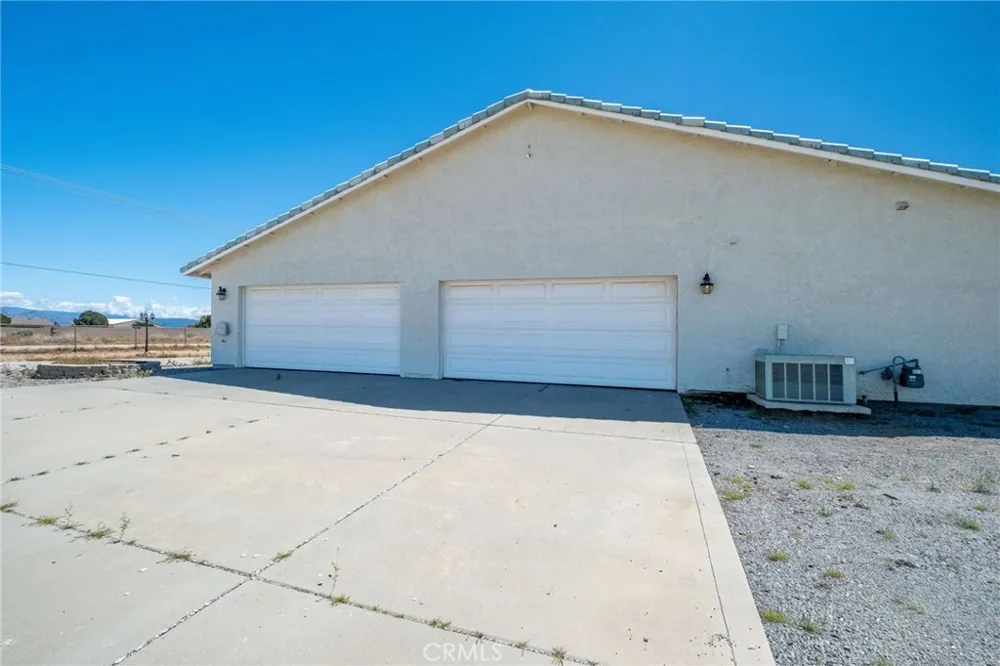 6748 Coriander Oak Hills, CA 92344